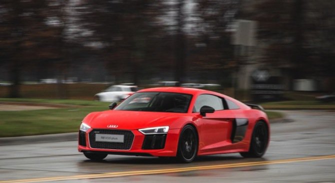 Audi R8 променя правилата на спортните автомобили