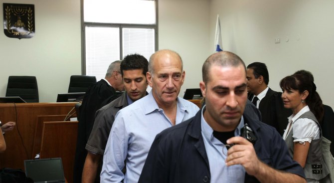 Осъдиха бивш израелски премиер за корупция