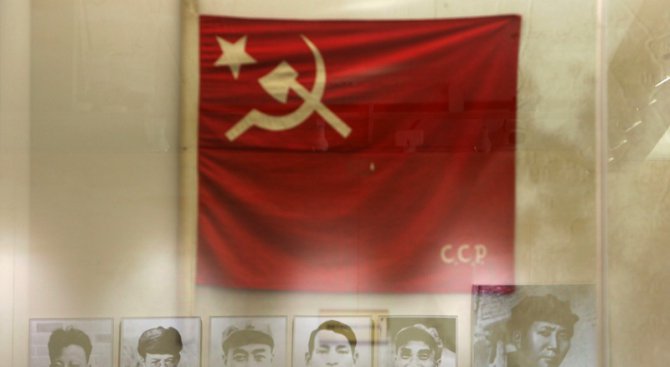 Първият премиер на комунистически Китай е бил гей?
