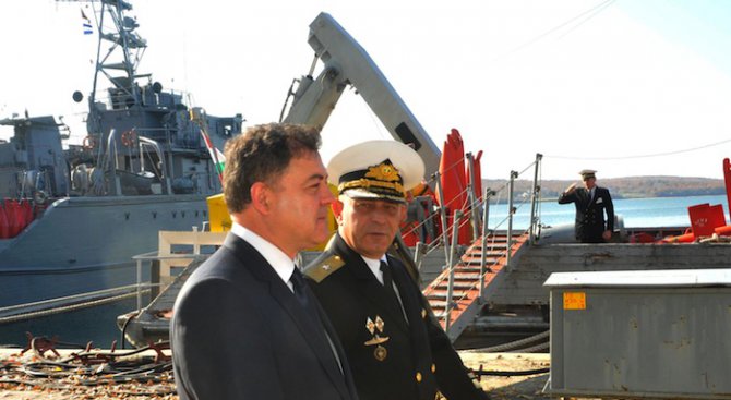 Няма да има военен авиоуниверситет