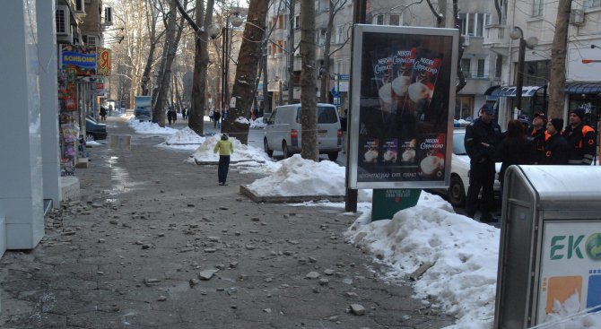 Падна новата изолация на училище в Бургас