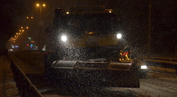 Пускат още снегорини във Варна, обещават улиците да са абсолютно изчистени