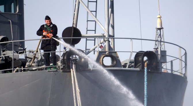 ВМС откриха учебната година с мащабно учение във Варна (снимки)