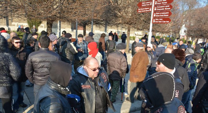 Мотористи във Варна протестираха срещу &quot;Гражданска отговорност&quot; (снимки)