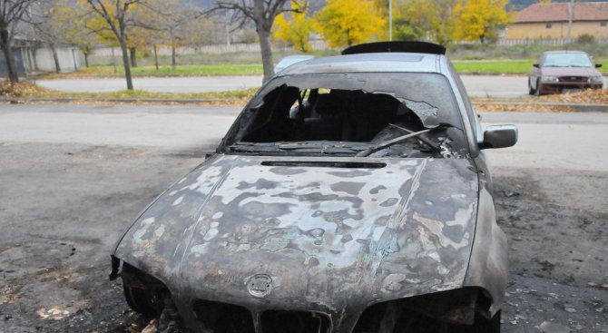 Запалиха колата на адвокатка в София