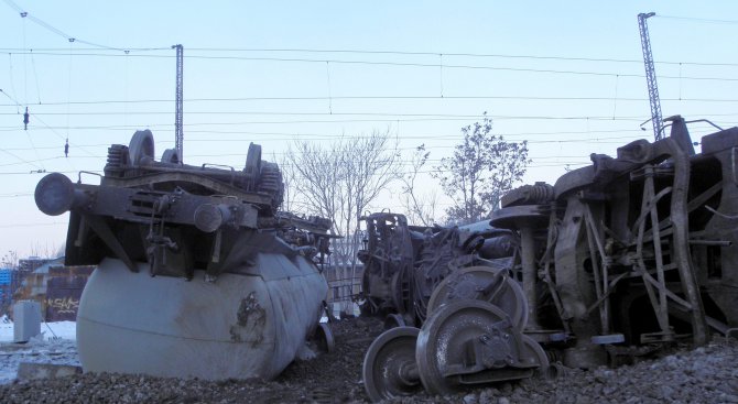 Прокуратурата се захвана с дерайлиралите вагони в Дупница