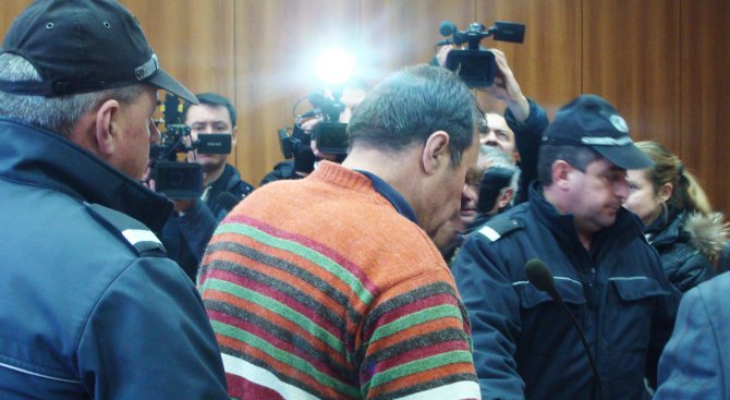 Адвокатите на кмета-насилник искат освобождаването му под гаранция
