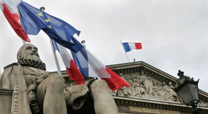 Франция обсъжда конституционна промяна за отнемане на гражданството на осъдени терористи