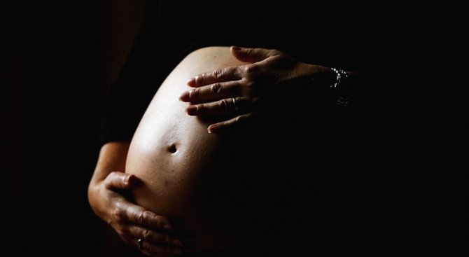 Бременността под 16-годишна възраст да се инкриминира предлагат в Русе