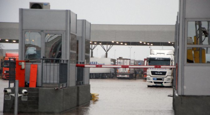 През Кулата и Капитан Петко войвода не се пропускат  автомобили