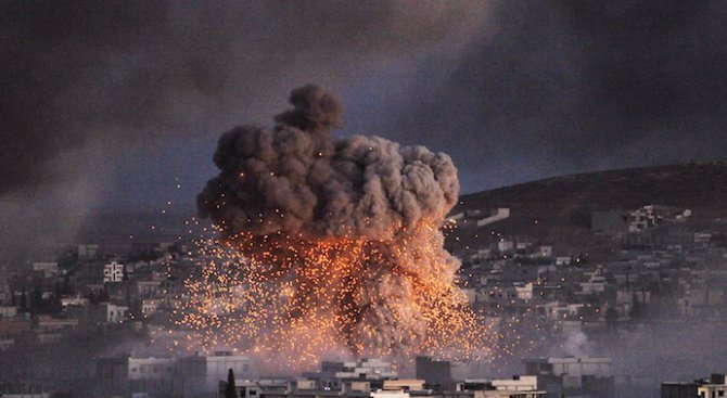 Военни самолети бомбардираха градове в сирийската провинция Алепо