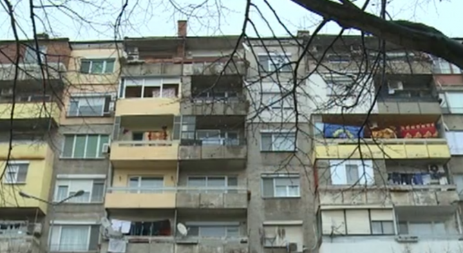 Тежко е състоянието на падналото от прозорец дете в Харманли
