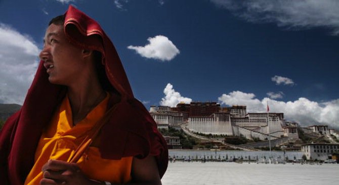 Тибетски монах будист се самозапали