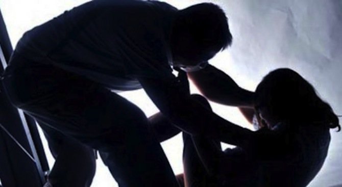 24-годишен опита да изнасили 57-годишна