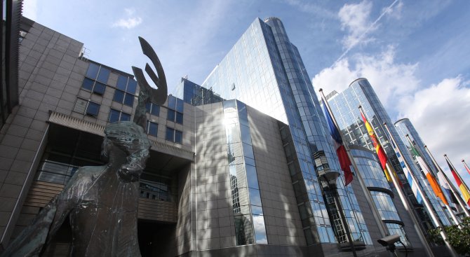 ЕП: България да подобри възстановяването на парите от ЕС, използвани с измама