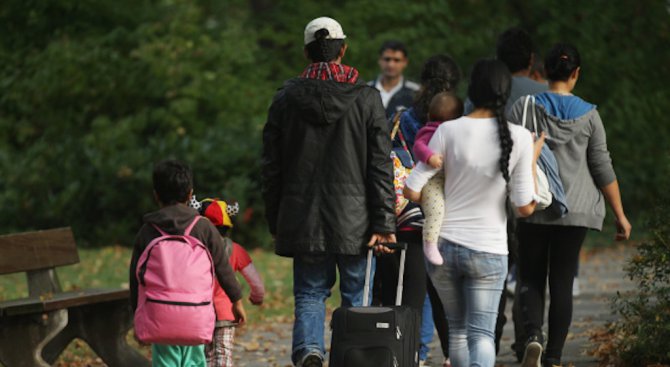 Евродепутати: Mигрантите може да се насочат към България