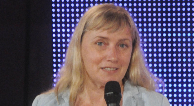 Елена Йончева ражда на 1 април