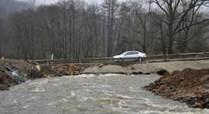 Пътят между Монтана и Берковица е затворен заради отнесен мост