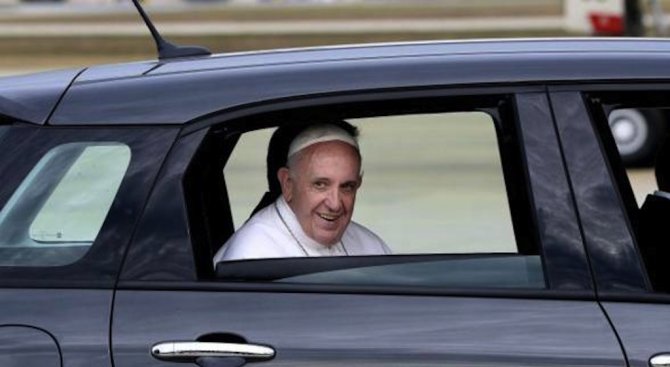 Продават на търг Fiat-a на папа Франциск
