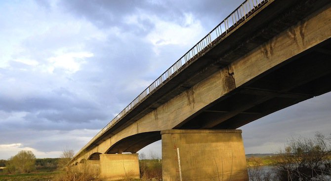 Психично болна жена скочи от мост в Смолян и оцеля