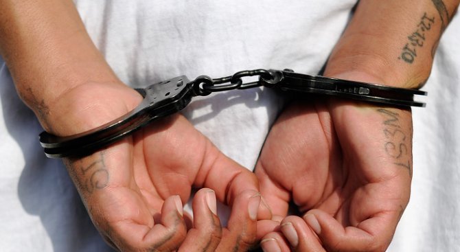 В Казанлък задържаха 39–годишен мъж за отправени закани срещу служители на реда