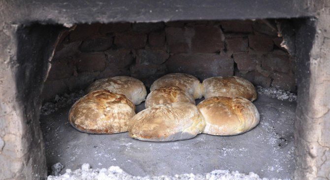 Пшеницата е рекордно евтина, хлябът – не