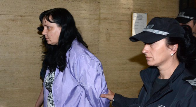 Делото срещу акушерката Емилия Ковачева тръгна от третия път (видео)