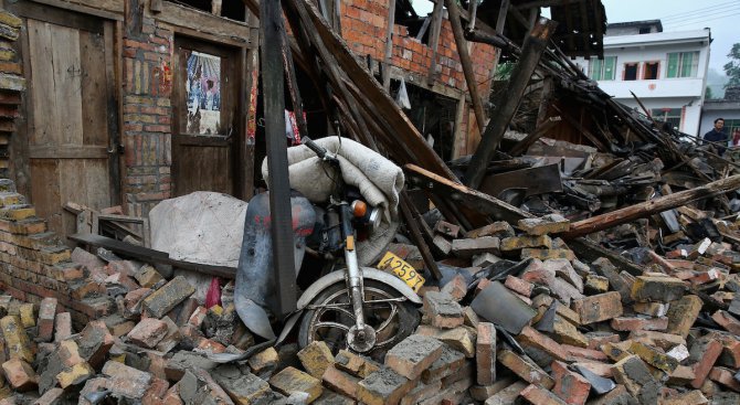 Жертвите на земетресението в Еквадор станаха над 400