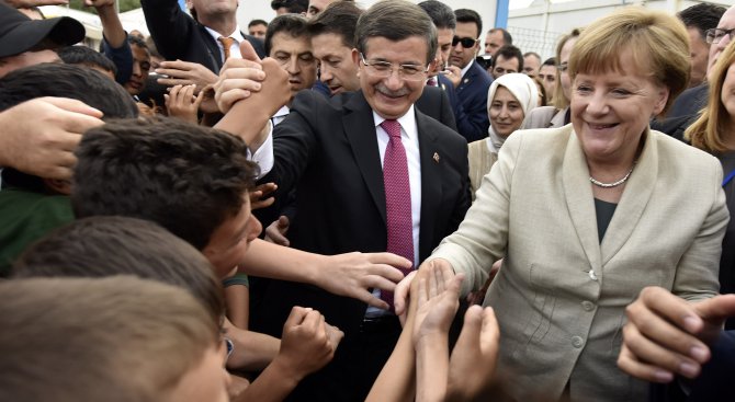 Меркел иска зони за сигурност в Сирия близо до турската граница (снимки)