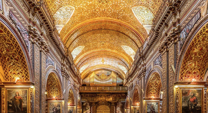 Тази църква е украсена със седем тона злато