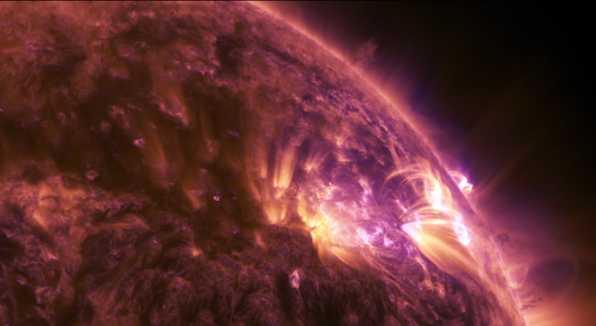 НАСА пусна уникални кадри на слънчево изригване (видео)