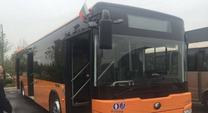 110 нови автобуса тръгват по улиците в София (снимки)