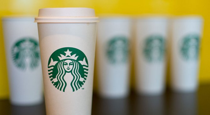 Жена съди Starbucks - открила много лед в напитката си
