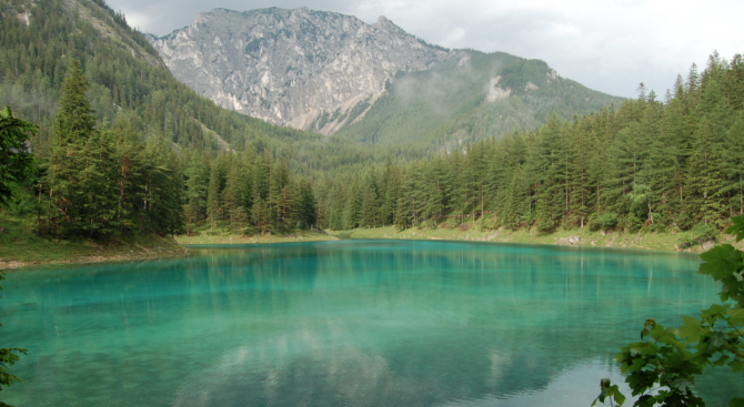 Езерото Грюнер в Австрия е под заплаха заради уриниращи туристи