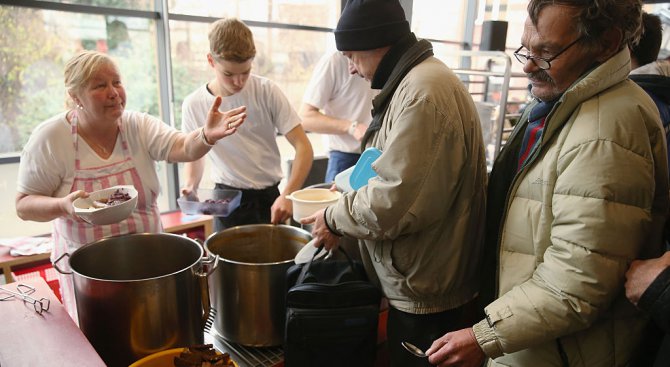 Хранителни продукти бяха раздадени в Босилеградско