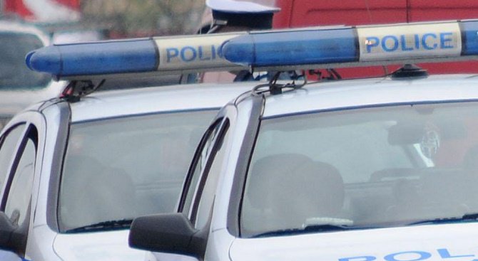 Полицаи се сбиха в центъра на Хасково, има уволнен
