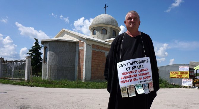 Росен Марков се бори за две църкви във Варна (снимки)