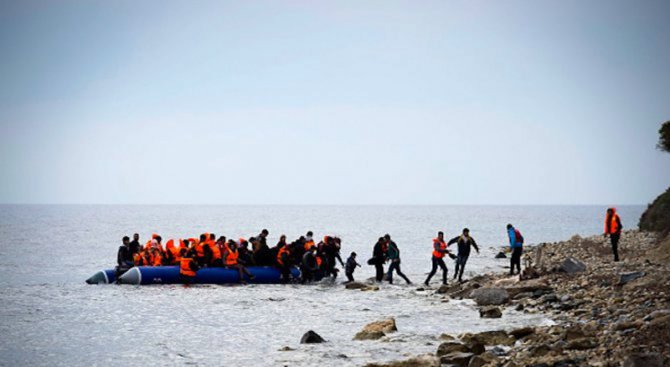 Близо 700 мигранти са се удавили в Средиземно море за седмица