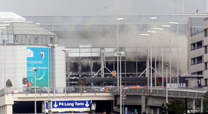 Терористите от Брюксел пили кафе на летището, преди да се взривят