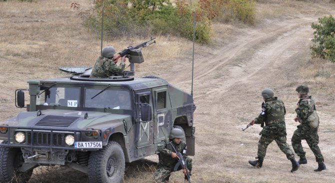 Армията продължава да подпомага &quot;Гранична полиция&quot; в охраната на границата с Гърция