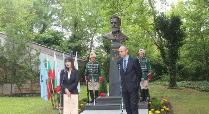 Паметник на Христо Ботев откриха в Каварна