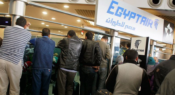 Самолетът на EgyptAir извършил три аварийни кацания в рамките на 24 часа преди катастрофата