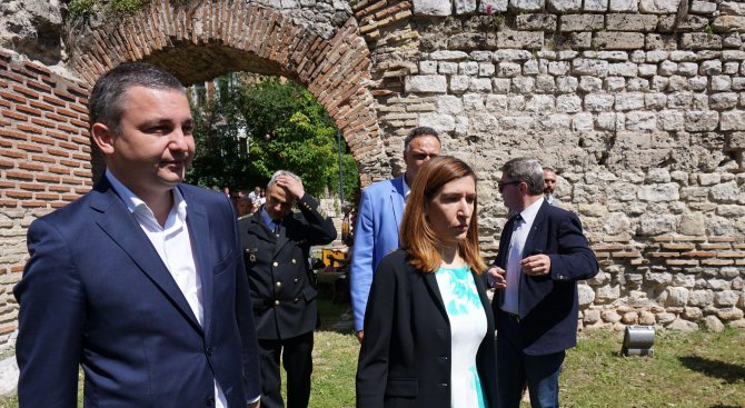Активно се работи по промените в Закона за туризма, увери Николина Ангелкова