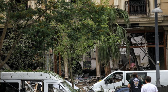 Разпитаха собственика на колата, пострадала при атентата в Истанбул