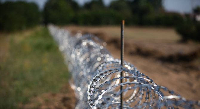 Откраднаха част от оградата по границата ни с Турция
