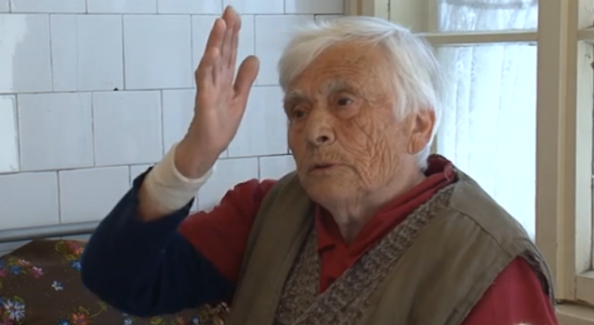 Пенсионерка, живееща със 156 лева на месец, нахока премиера (видео)