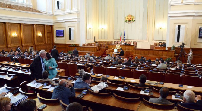 Депутатите обсъждат седем законопроекта с промени в Изборния кодекс