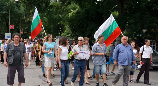 Две години след наводнението - жителите на Аспарухово излязоха на протест (снимки)