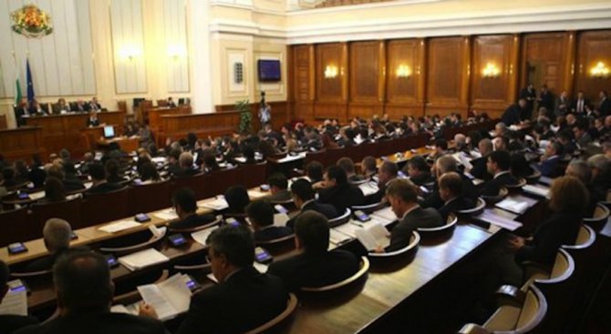 Парламентът прие на второ четене промени в закона за офшорните компании