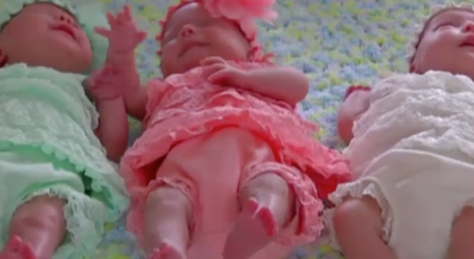 Родиха се напълно идентични тризнаци (видео)